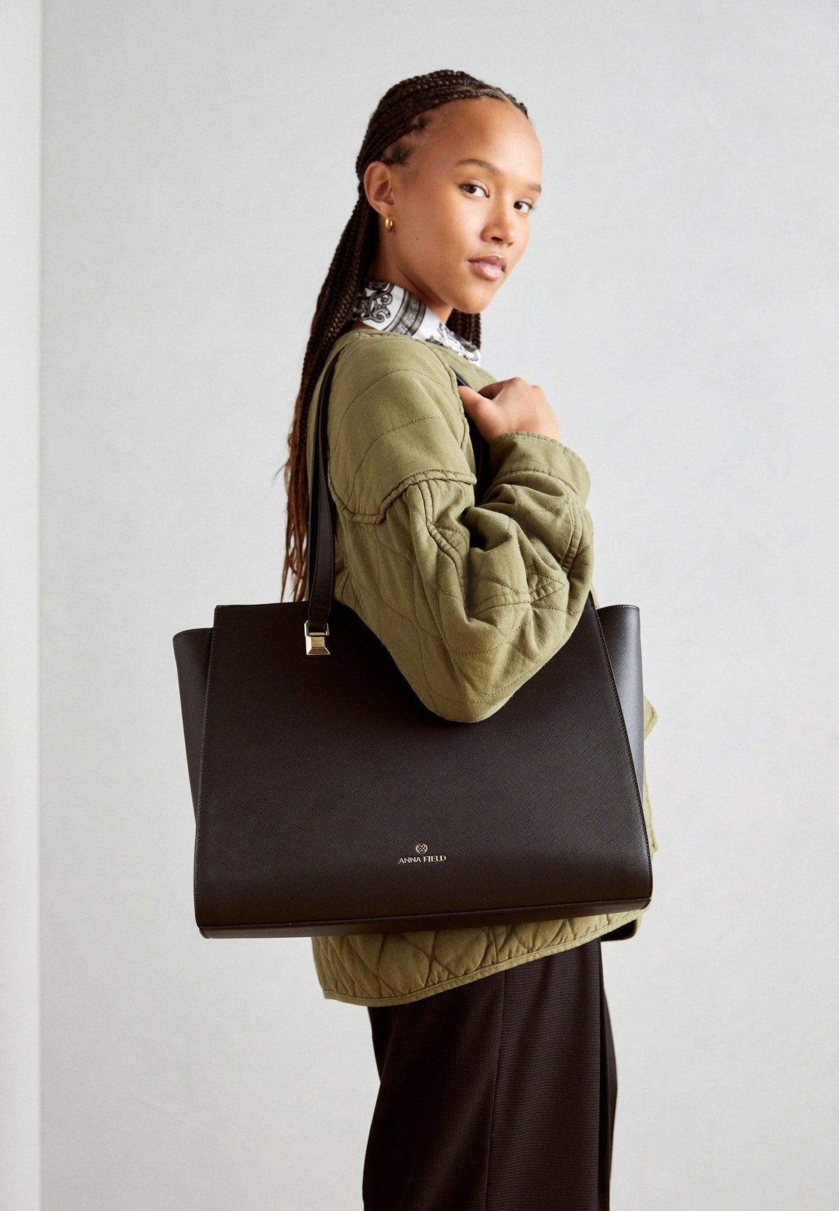 CHITHELABEL - Sleek Black Faux Leather Laptop Bag