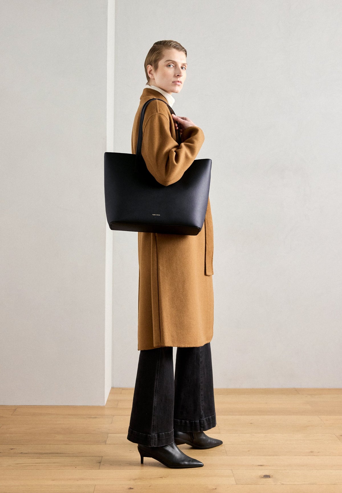CHITHELABEL - Sleek Black Tote Bag