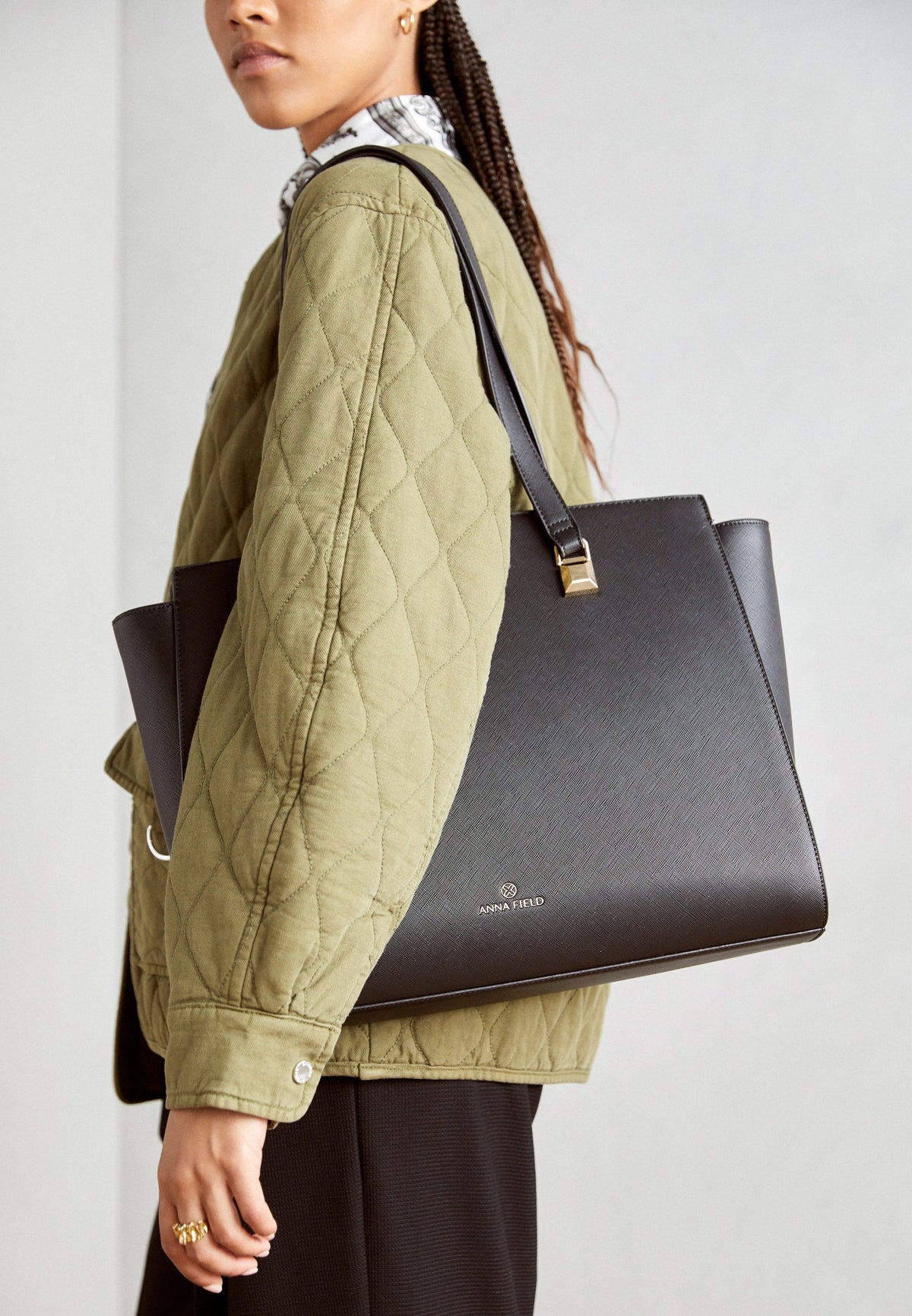 CHITHELABEL - Sleek Black Faux Leather Laptop Bag
