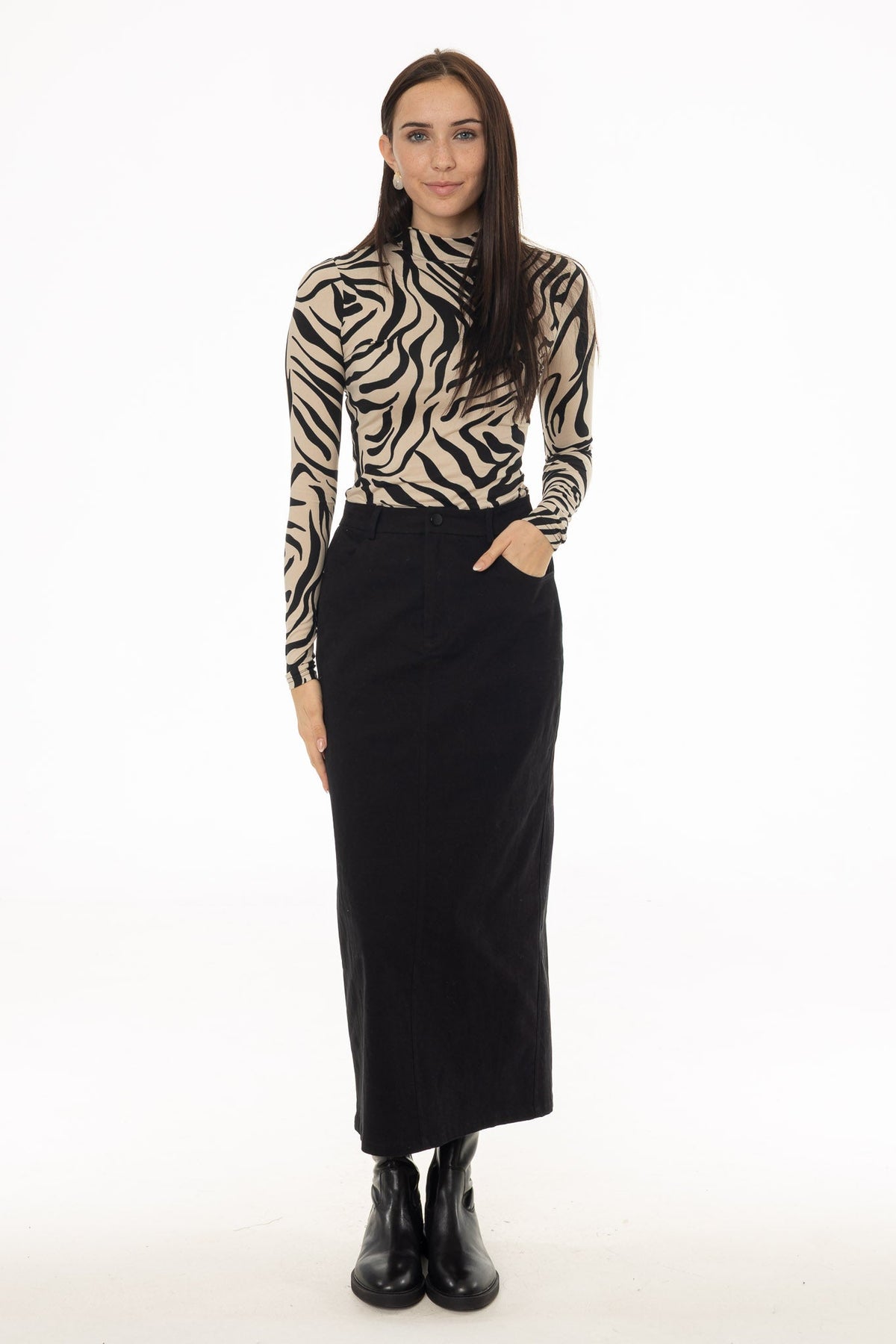CHITHELABEL - Black Straight Denim Maxi Skirt