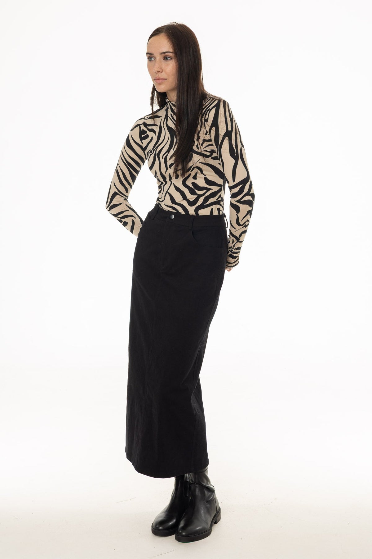 CHITHELABEL - Black Straight Denim Maxi Skirt