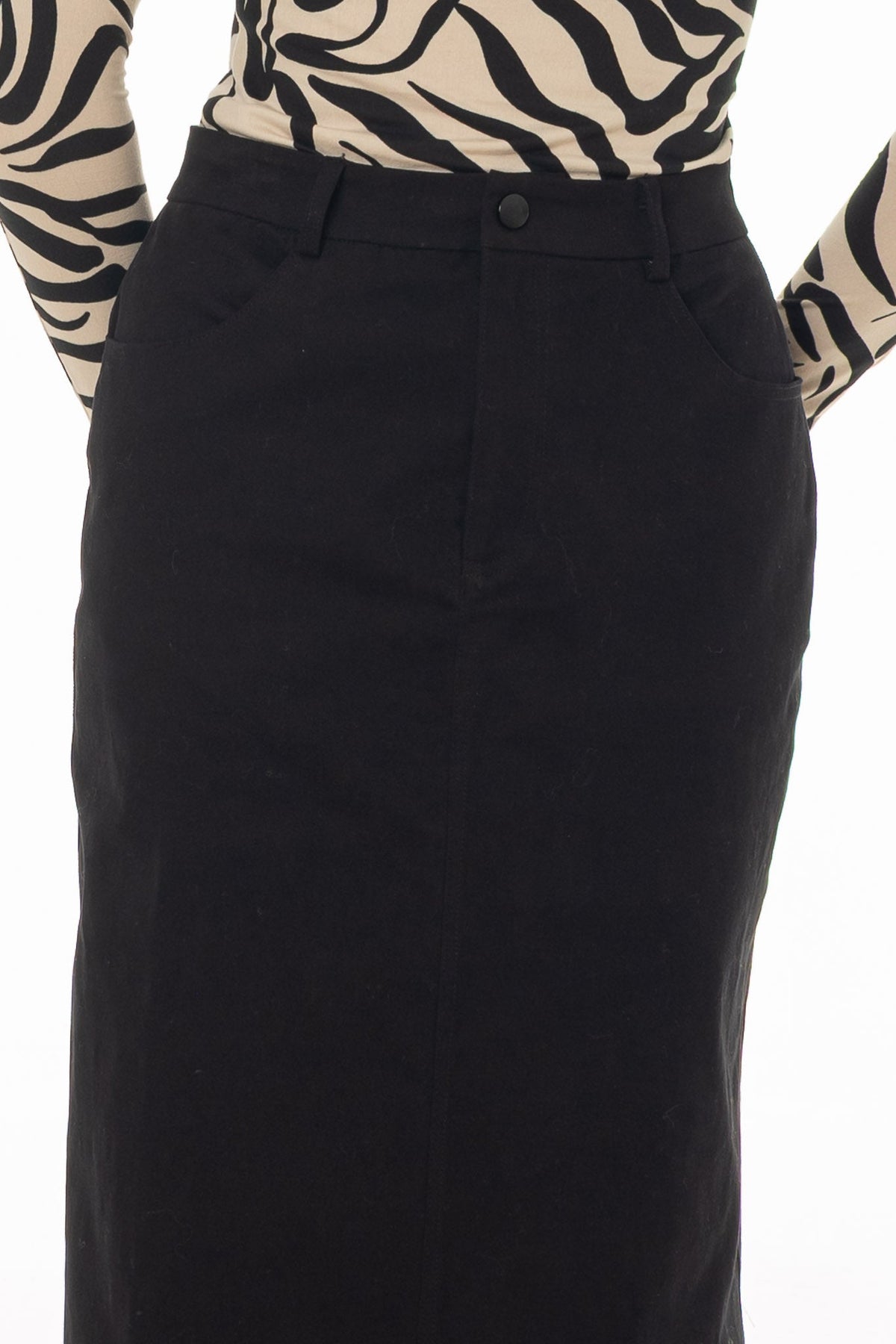 CHITHELABEL - Black Straight Denim Maxi Skirt