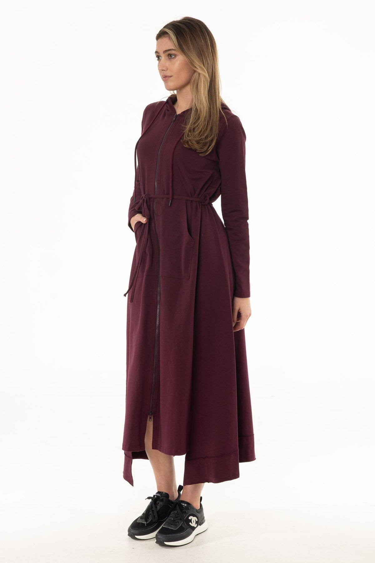 CHITHELABEL - Burgundy Sweatshirt Maxi Dress with Hood and Tie Belt