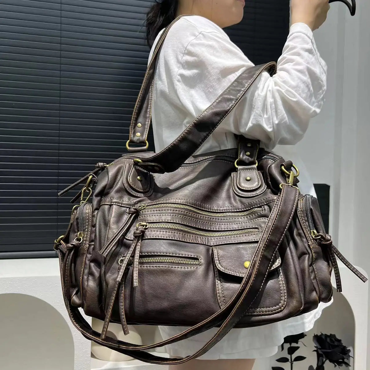 Coffee go-to shoulder handbag for school | Urbino