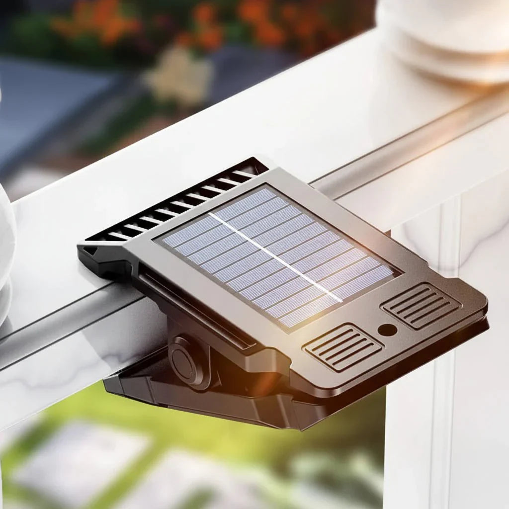 CLIPGLOW – Smart Solar Clip Light for Outdoor Use