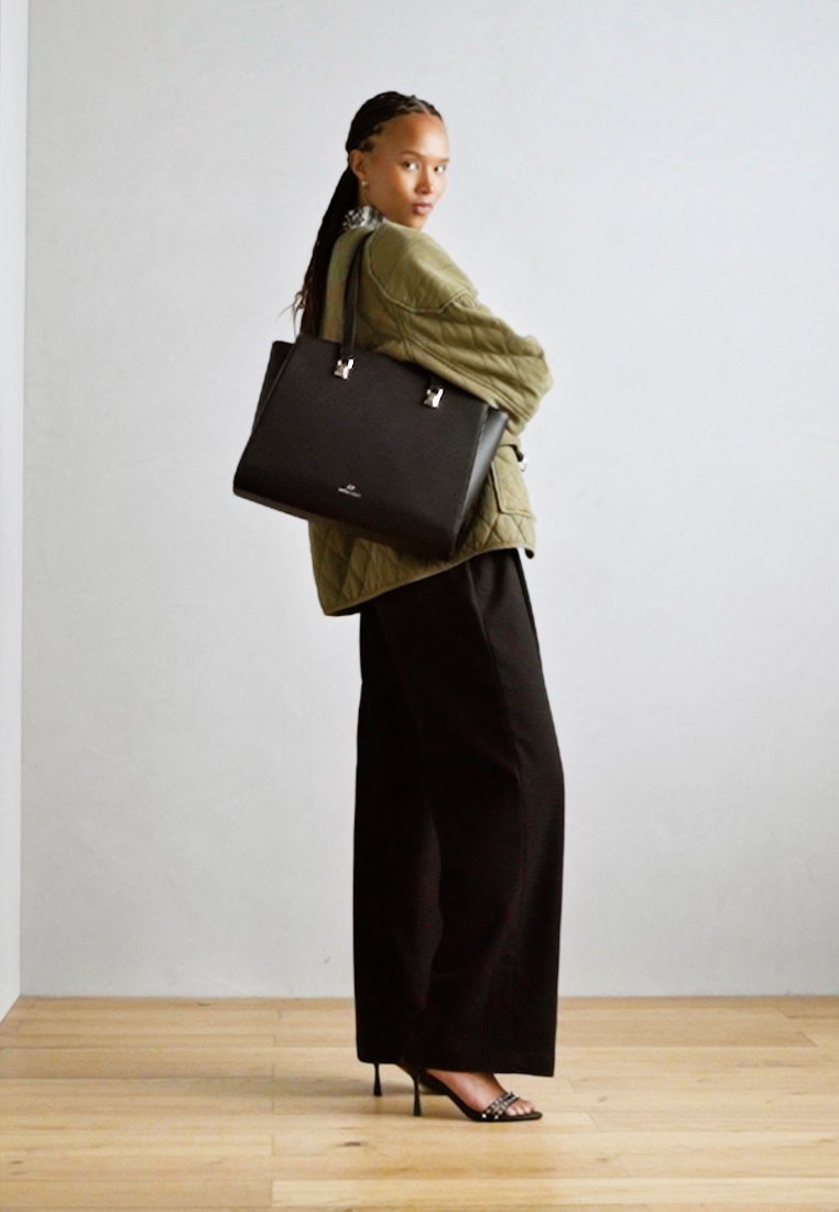 CHITHELABEL - Sleek Black Faux Leather Laptop Bag